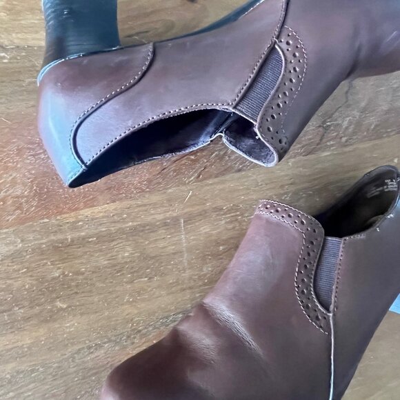 Thom McAn Brown Leather Slip-on Booties Chunky Heels Women's Size 10 W - Picture 3 of 11